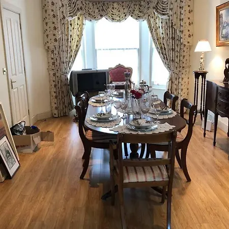 בית נופש Lough View House מונהאן